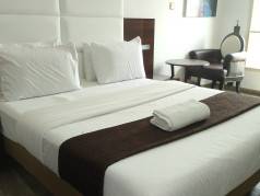 Ellyxville Hotels image
